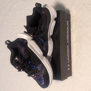 Womens Under Armour Flow/ size 8